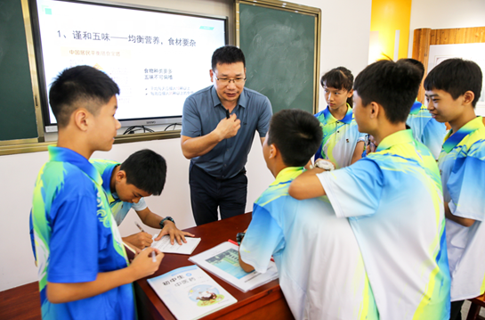 江西中医药大学:中医药文化走进红谷滩区碟子湖学校