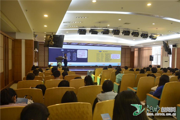 图书馆举办考研数据库专题培训