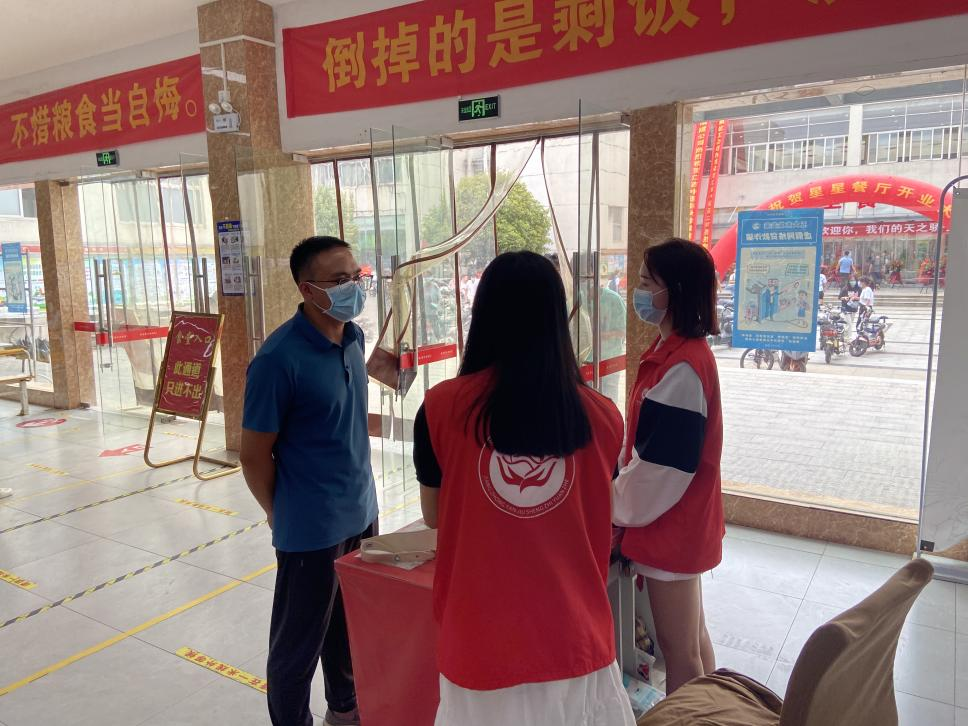 饮食中心对食堂志愿者开展培训工作