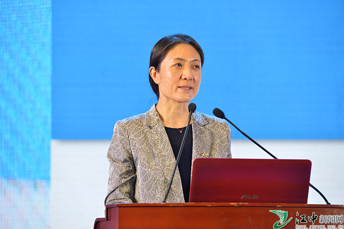 教育部高等教育教学评估中心认证处副处长孙颖介绍我国本科专业认证