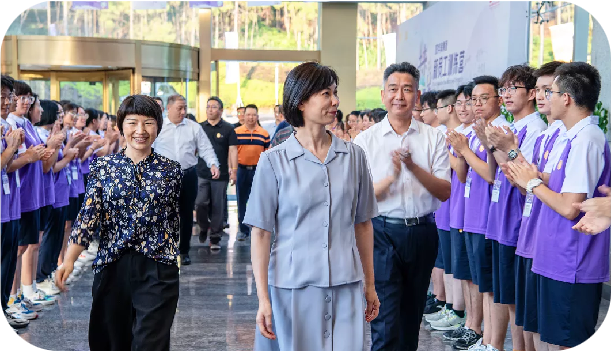 7月21日,华润集团党委副书记马璐以及华润江中领导一行现场视察"